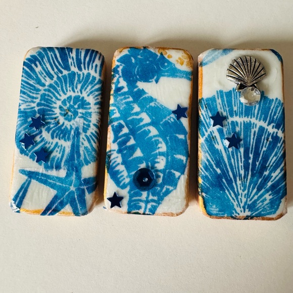 Hand Crafted Other - 3 Shell & Seahorse Domino magnets